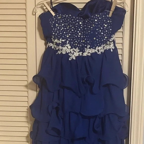 Prom dress - Picture 2 of 3